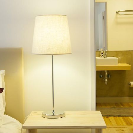 Joivy Cosy 1-Bed Flat With Workspace In Santa Catarina, Moments From Luis De Camoes Sq 리스본 객실 사진