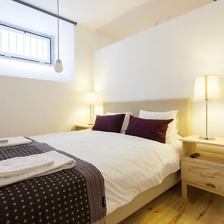 Joivy Cosy 1-Bed Flat With Workspace In Santa Catarina, Moments From Luis De Camoes Sq 리스본 객실 사진