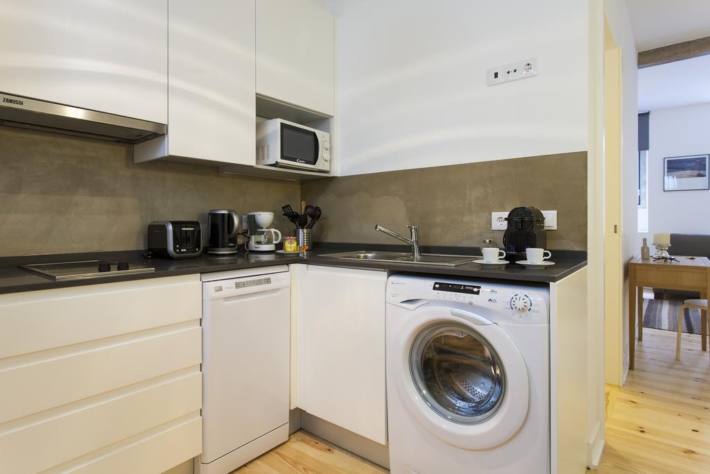 Joivy Cosy 1-Bed Flat With Workspace In Santa Catarina, Moments From Luis De Camoes Sq 리스본 객실 사진