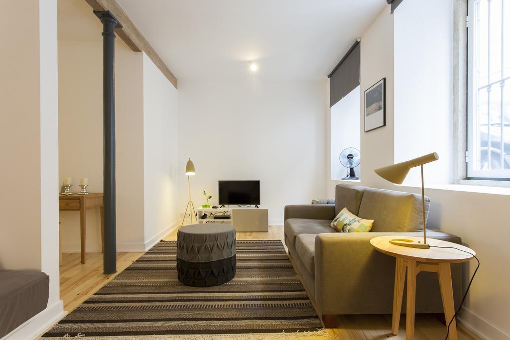 Joivy Cosy 1-Bed Flat With Workspace In Santa Catarina, Moments From Luis De Camoes Sq 리스본 객실 사진