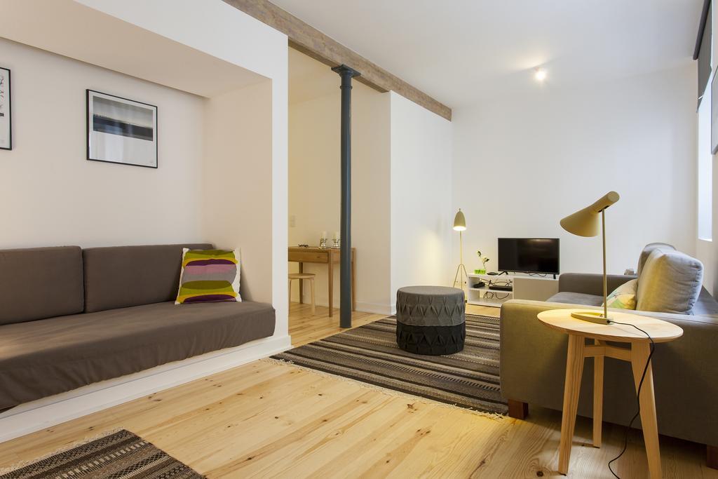 Joivy Cosy 1-Bed Flat With Workspace In Santa Catarina, Moments From Luis De Camoes Sq 리스본 객실 사진