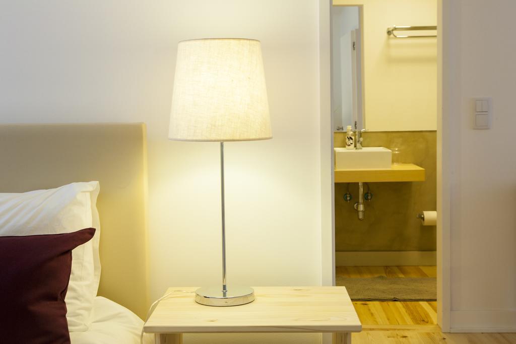 Joivy Cosy 1-Bed Flat With Workspace In Santa Catarina, Moments From Luis De Camoes Sq 리스본 객실 사진