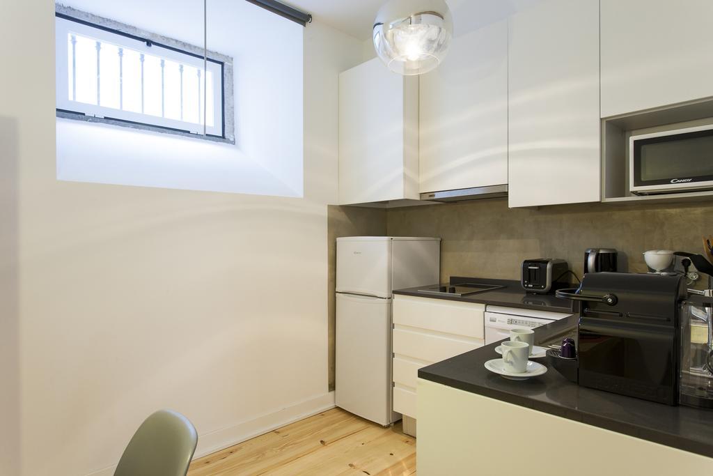 Joivy Cosy 1-Bed Flat With Workspace In Santa Catarina, Moments From Luis De Camoes Sq 리스본 객실 사진