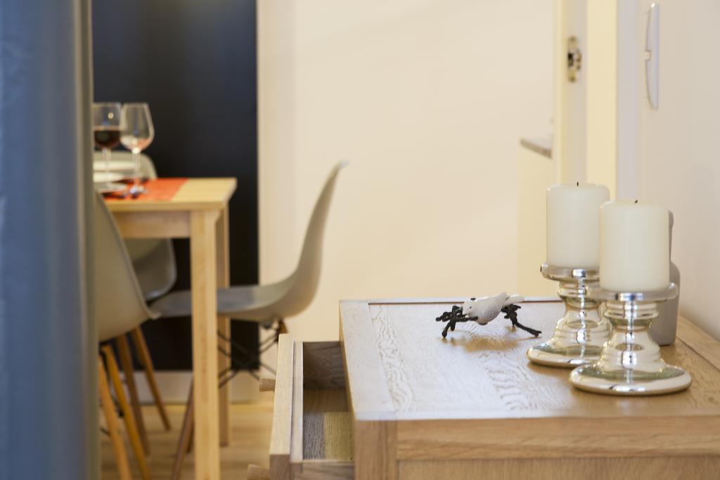 Joivy Cosy 1-Bed Flat With Workspace In Santa Catarina, Moments From Luis De Camoes Sq 리스본 객실 사진