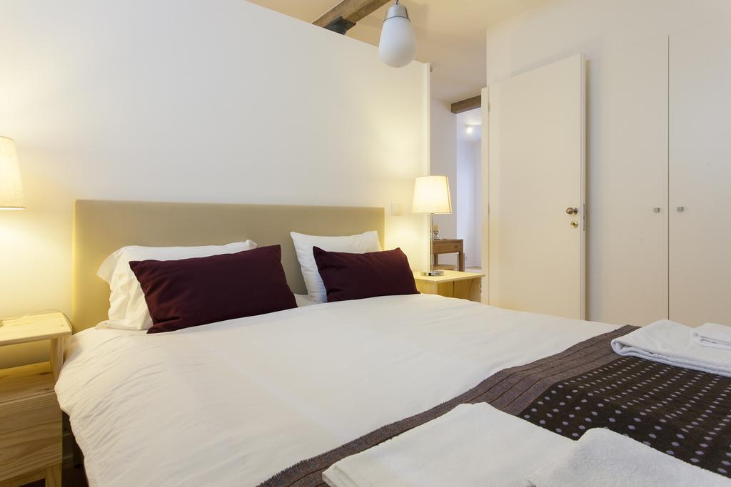 Joivy Cosy 1-Bed Flat With Workspace In Santa Catarina, Moments From Luis De Camoes Sq 리스본 객실 사진