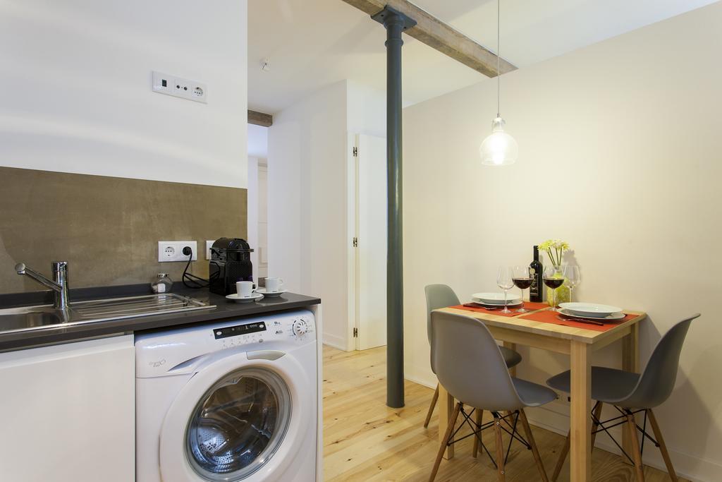 Joivy Cosy 1-Bed Flat With Workspace In Santa Catarina, Moments From Luis De Camoes Sq 리스본 객실 사진