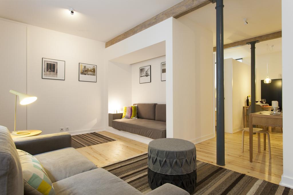 Joivy Cosy 1-Bed Flat With Workspace In Santa Catarina, Moments From Luis De Camoes Sq 리스본 객실 사진